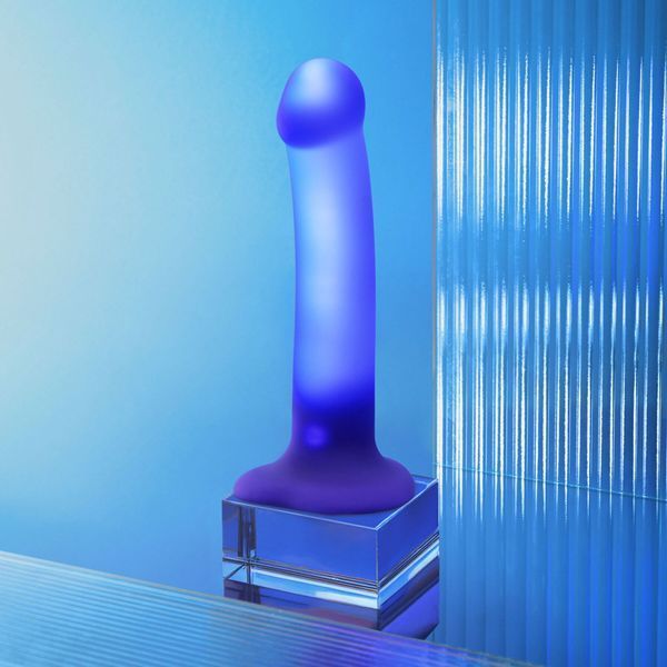 Дилдо, що світиться Strap-On-Me Glow-LED Dildo Purple - M Да фото